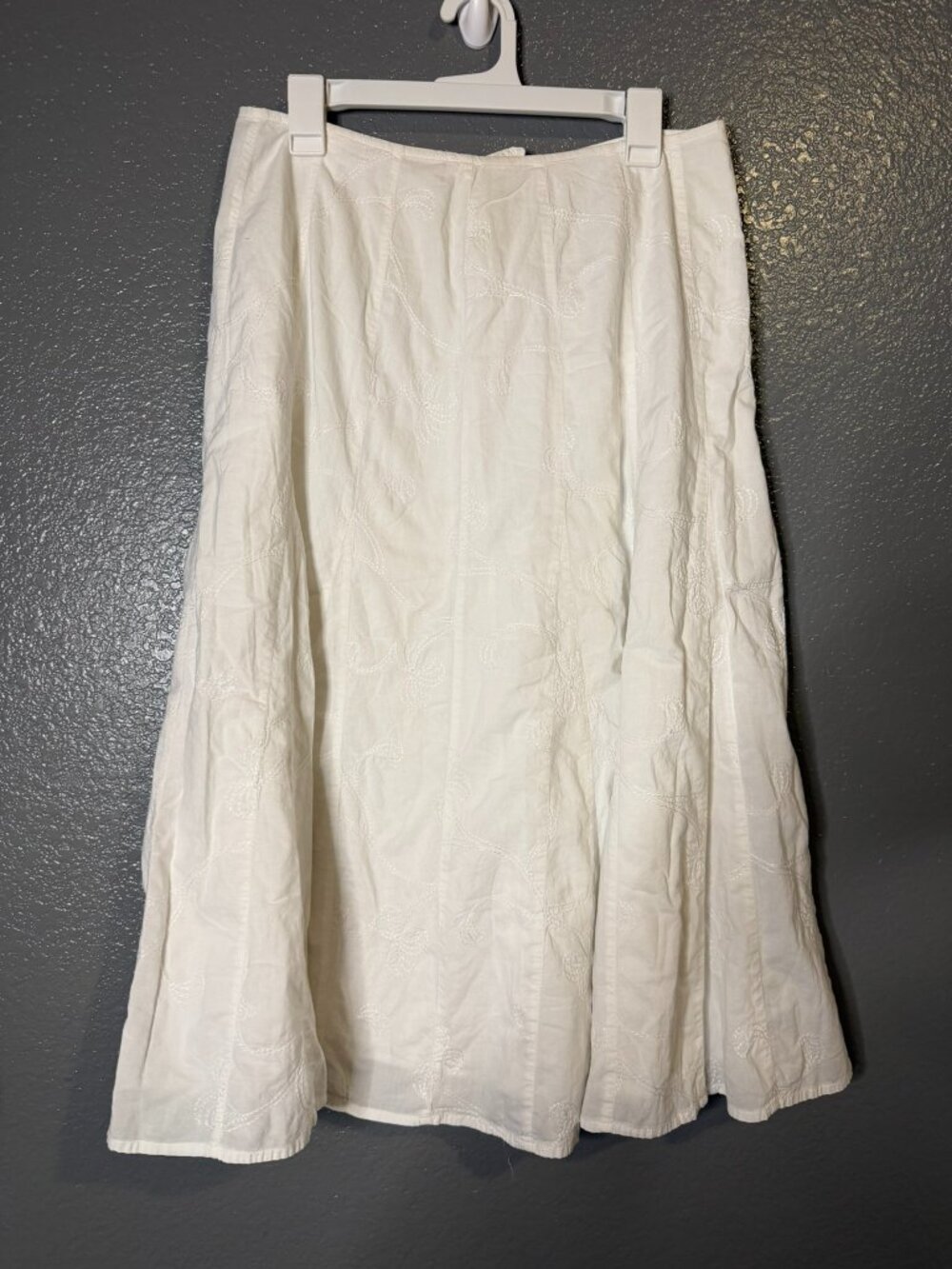 White Embroidered A-Line Midi Skirt Side Zip Women’s 32" Waist